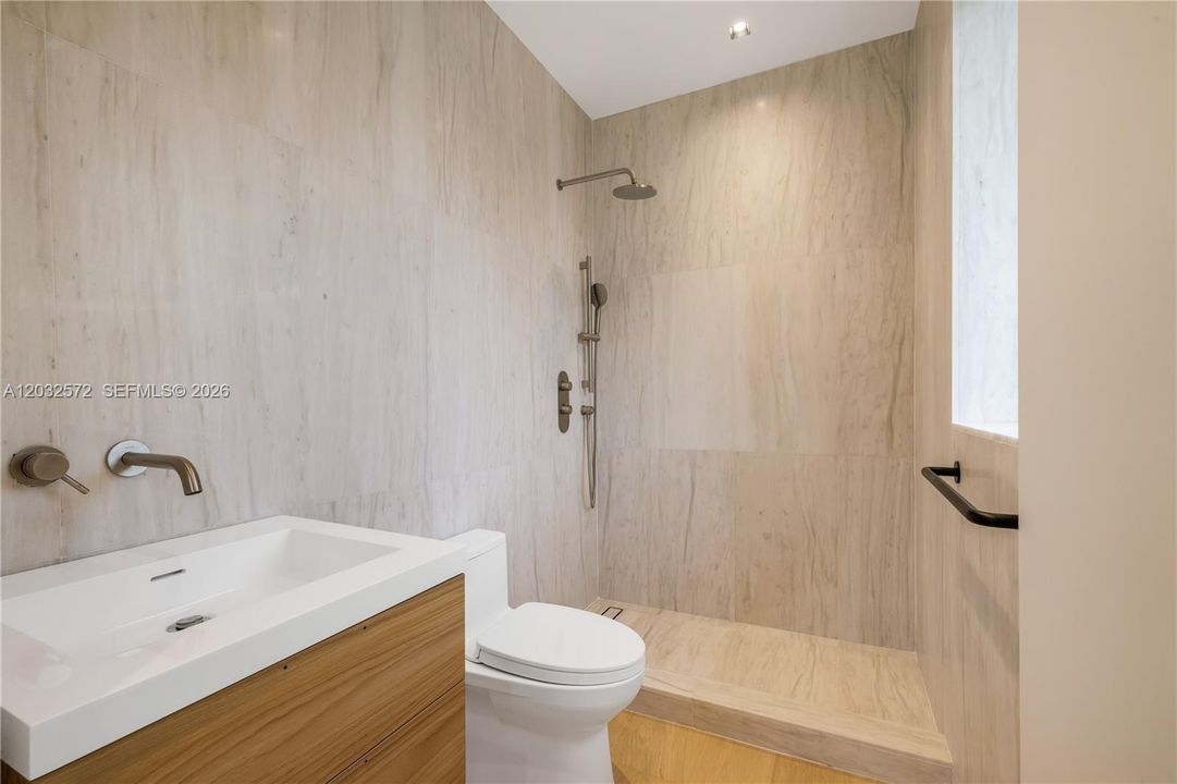 En Venta: $13,995,000 (5 camas, 5 baños, 5342 Pies cuadrados)