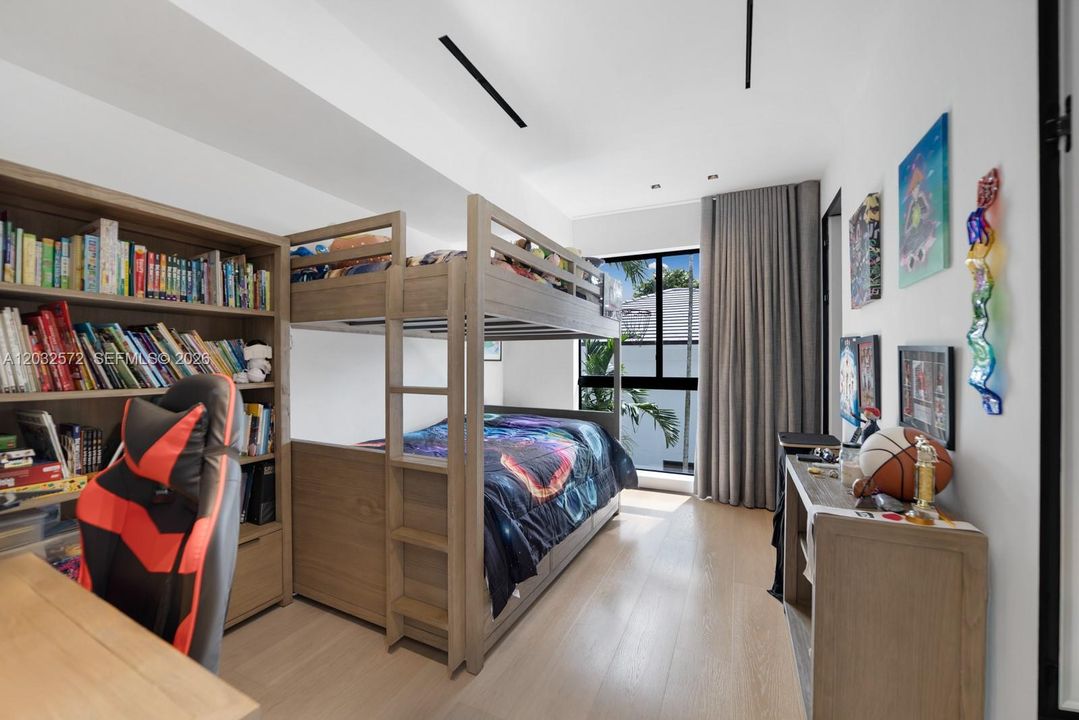 En Venta: $13,995,000 (5 camas, 5 baños, 5342 Pies cuadrados)