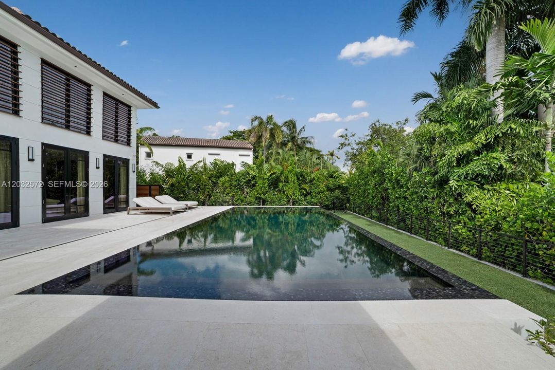 En Venta: $13,995,000 (5 camas, 5 baños, 5342 Pies cuadrados)
