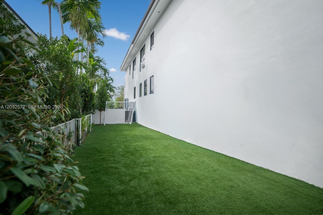 En Venta: $13,995,000 (5 camas, 5 baños, 5342 Pies cuadrados)