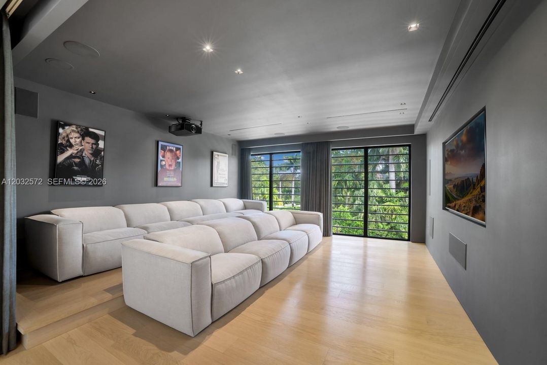 En Venta: $13,995,000 (5 camas, 5 baños, 5342 Pies cuadrados)