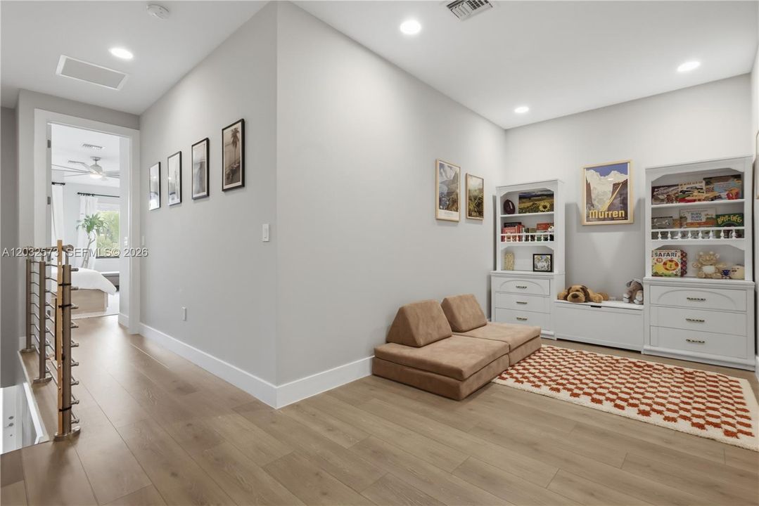 For Sale: $765,000 (3 beds, 3 baths, 2105 Square Feet)