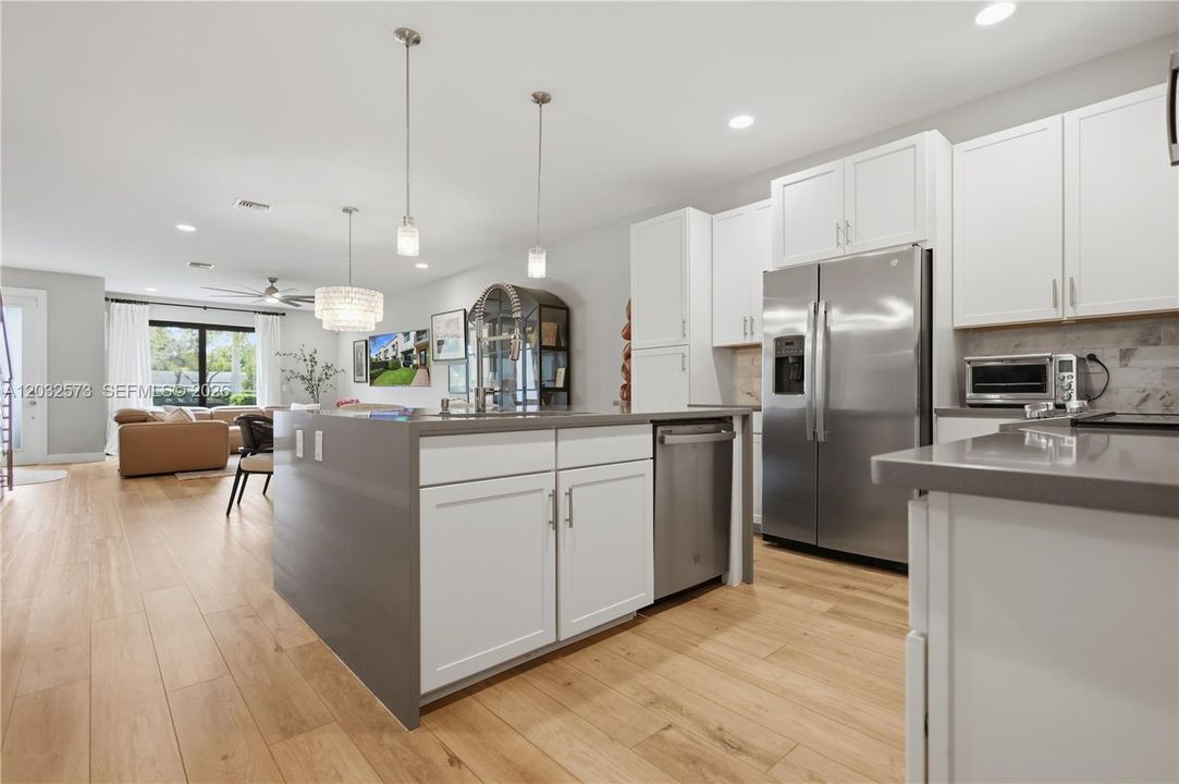 For Sale: $765,000 (3 beds, 3 baths, 2105 Square Feet)