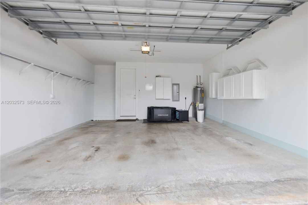 For Sale: $765,000 (3 beds, 3 baths, 2105 Square Feet)