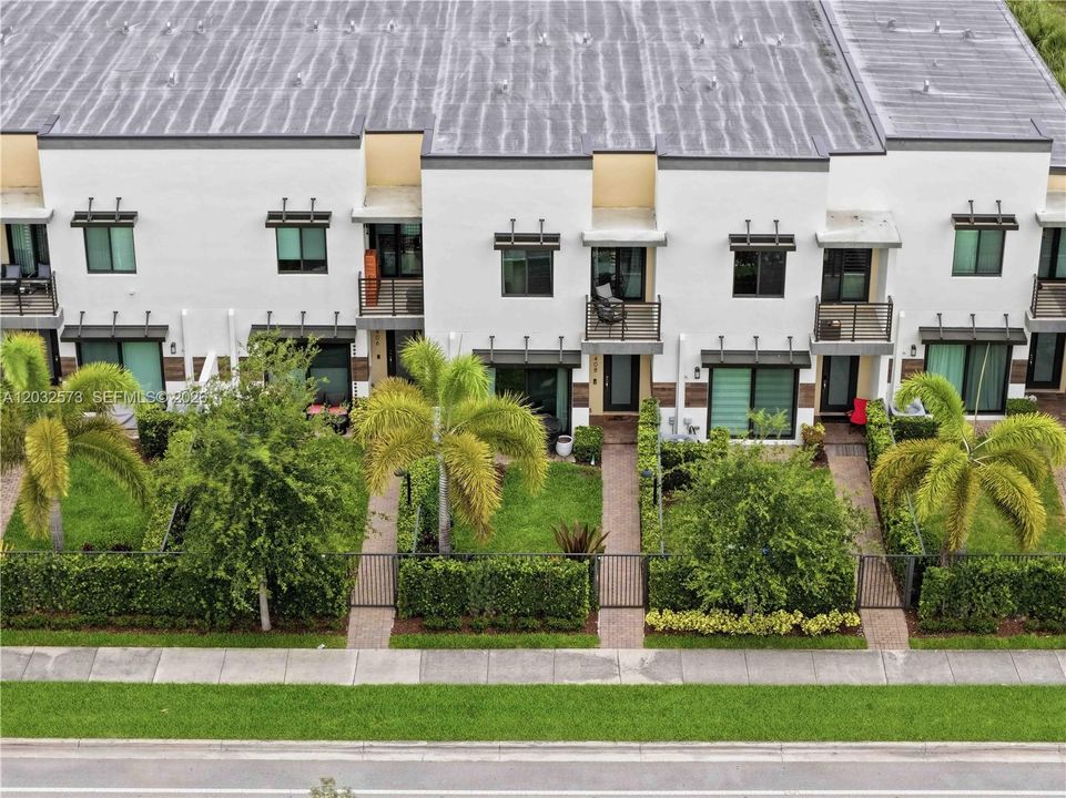 For Sale: $765,000 (3 beds, 3 baths, 2105 Square Feet)