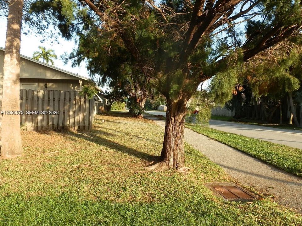 For Sale: $315,000 (2 beds, 2 baths, 1145 Square Feet)