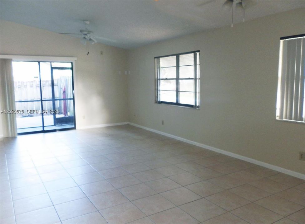 For Sale: $315,000 (2 beds, 2 baths, 1145 Square Feet)