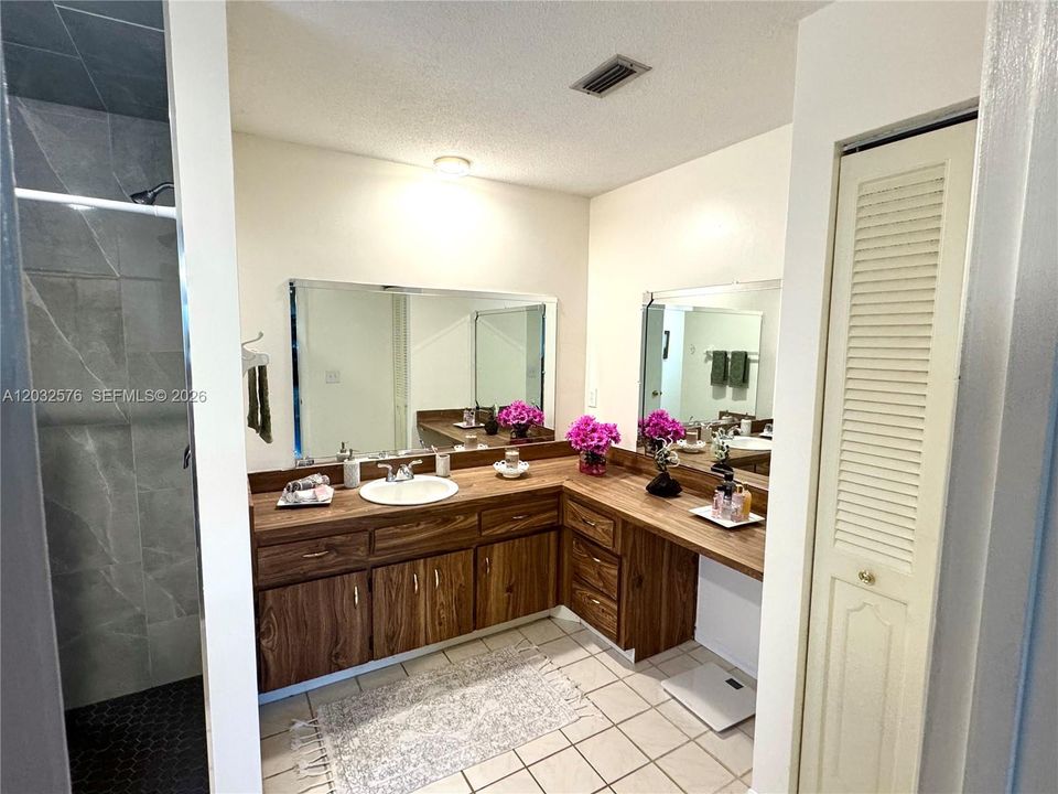For Rent: $2,700 (3 beds, 2 baths, 1773 Square Feet)