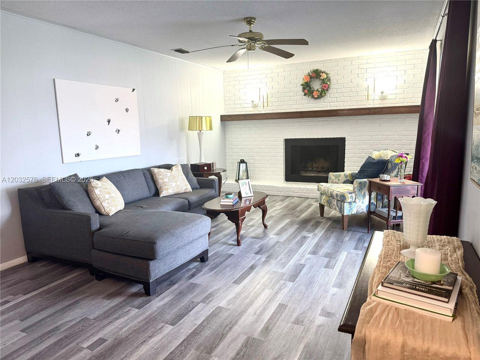 For Rent: $2,700 (3 beds, 2 baths, 1773 Square Feet)