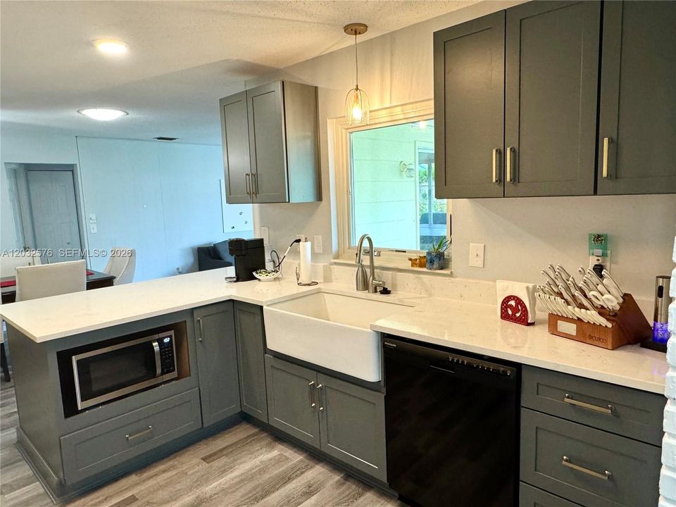 For Rent: $2,700 (3 beds, 2 baths, 1773 Square Feet)