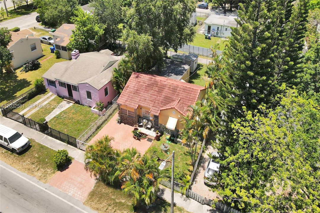 For Sale: $1,500,000 (4 beds, 2 baths, 1431 Square Feet)