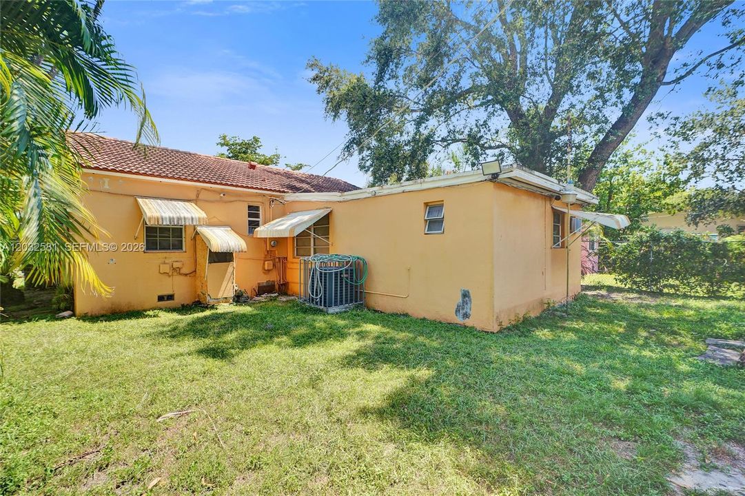 For Sale: $1,500,000 (4 beds, 2 baths, 1431 Square Feet)