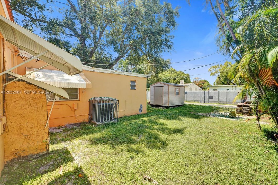 For Sale: $1,500,000 (4 beds, 2 baths, 1431 Square Feet)