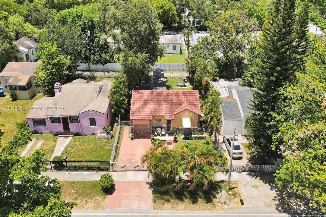 For Sale: $1,500,000 (4 beds, 2 baths, 1431 Square Feet)