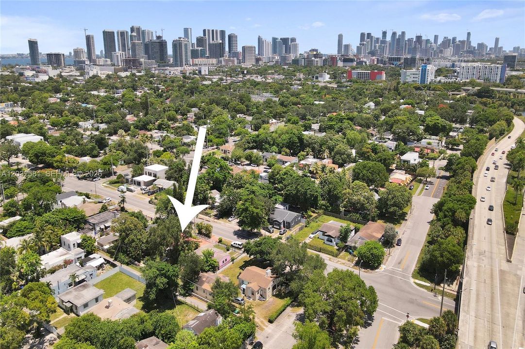 For Sale: $1,500,000 (4 beds, 2 baths, 1431 Square Feet)