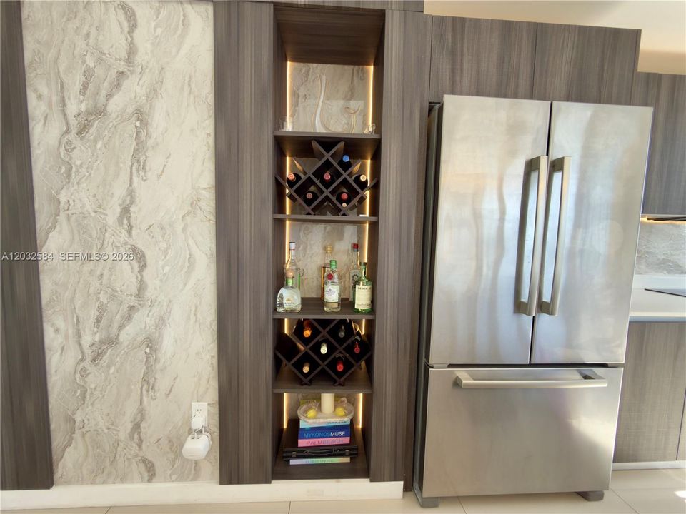 For Rent: $8,300 (3 beds, 3 baths, 1727 Square Feet)