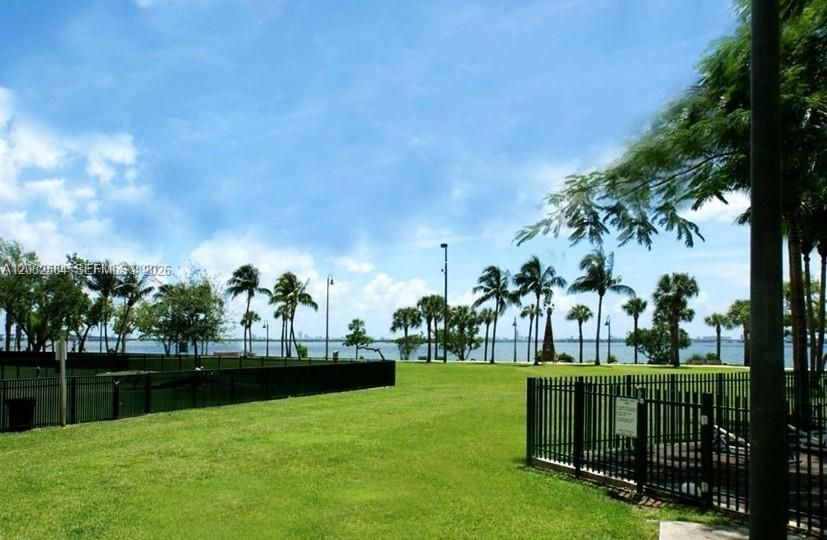 For Rent: $8,300 (3 beds, 3 baths, 1727 Square Feet)