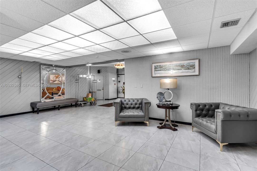 For Sale: $169,900 (2 beds, 2 baths, 1070 Square Feet)