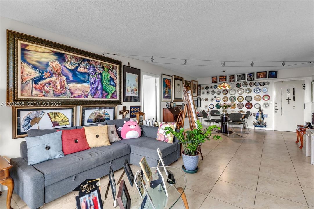 For Sale: $169,900 (2 beds, 2 baths, 1070 Square Feet)