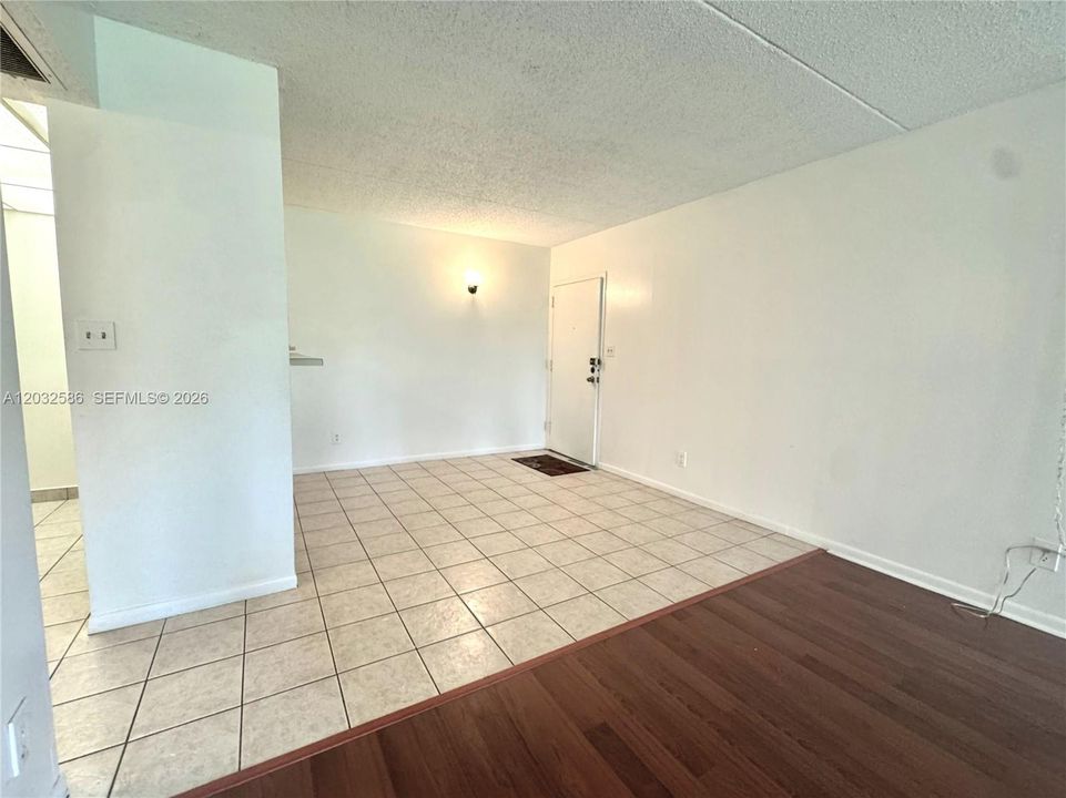 For Rent: $1,625 (1 beds, 1 baths, 650 Square Feet)