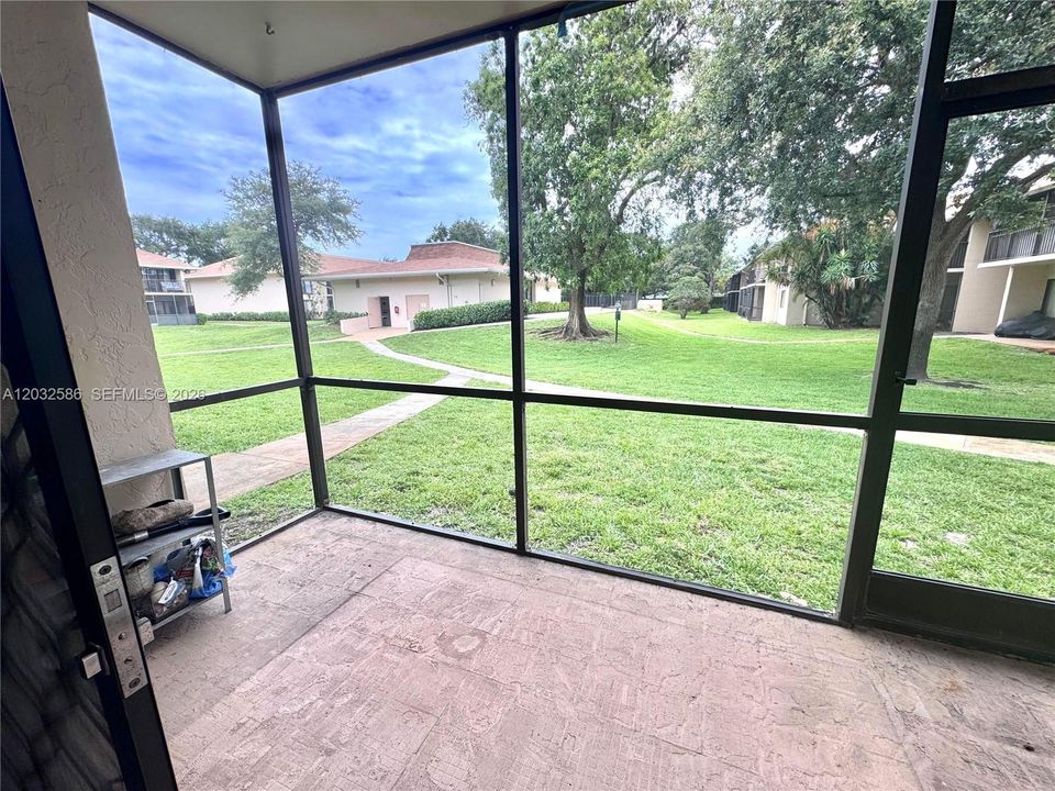 For Rent: $1,625 (1 beds, 1 baths, 650 Square Feet)