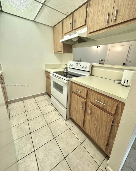 For Rent: $1,625 (1 beds, 1 baths, 650 Square Feet)