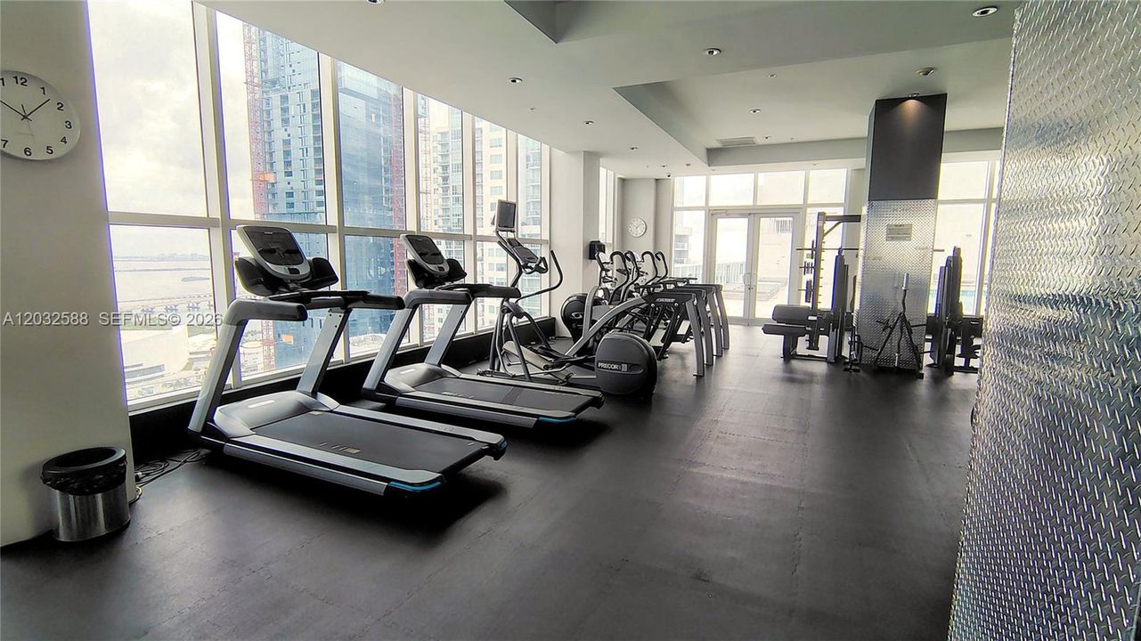 For Rent: $3,200 (2 beds, 2 baths, 1010 Square Feet)