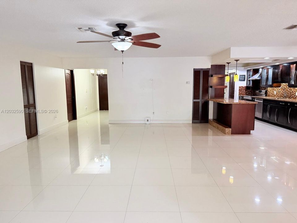 For Sale: $630,000 (3 beds, 3 baths, 1810 Square Feet)