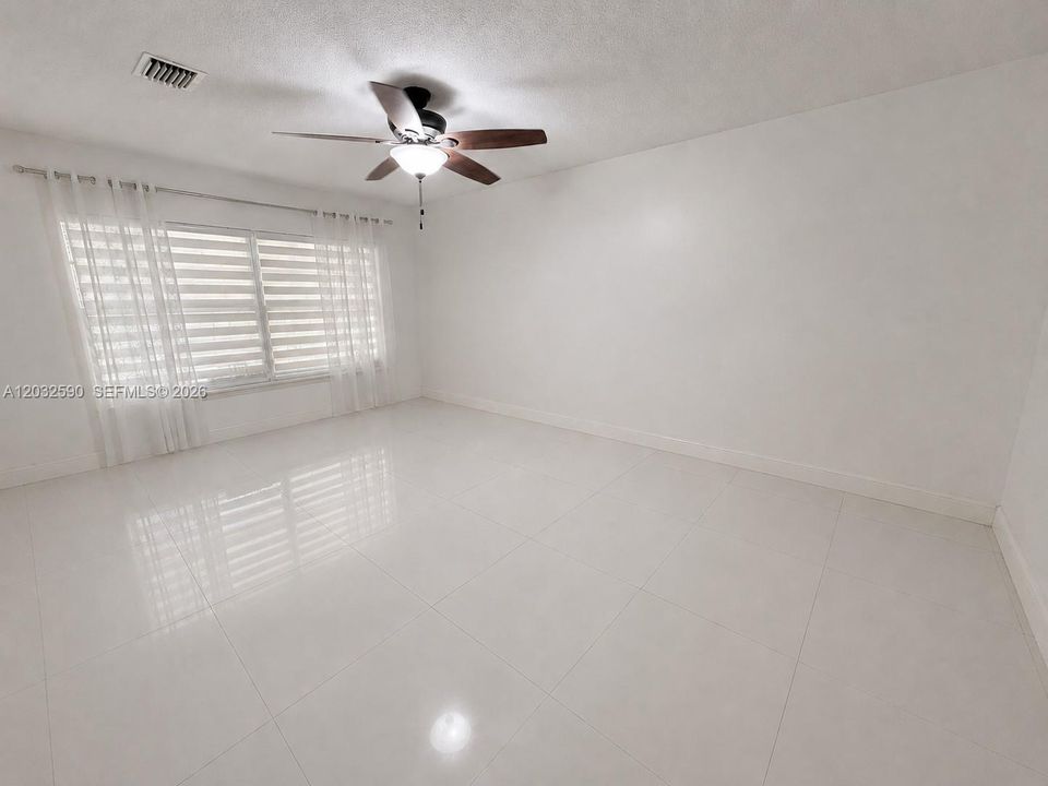For Sale: $630,000 (3 beds, 3 baths, 1810 Square Feet)
