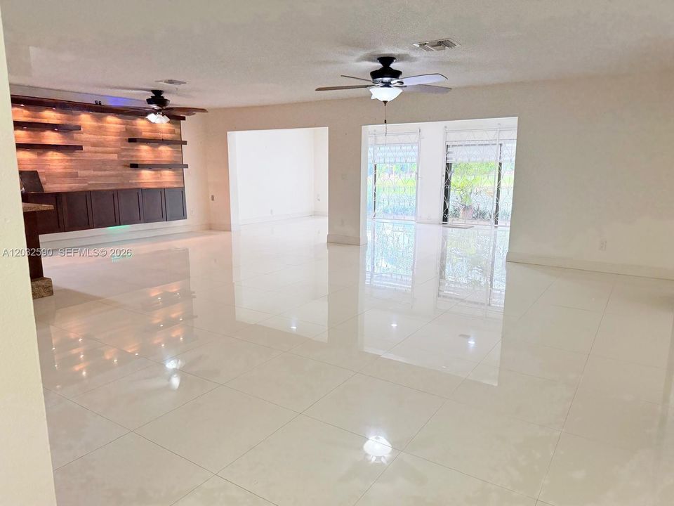 For Sale: $630,000 (3 beds, 3 baths, 1810 Square Feet)