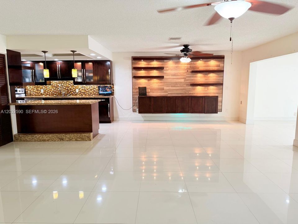 For Sale: $630,000 (3 beds, 3 baths, 1810 Square Feet)