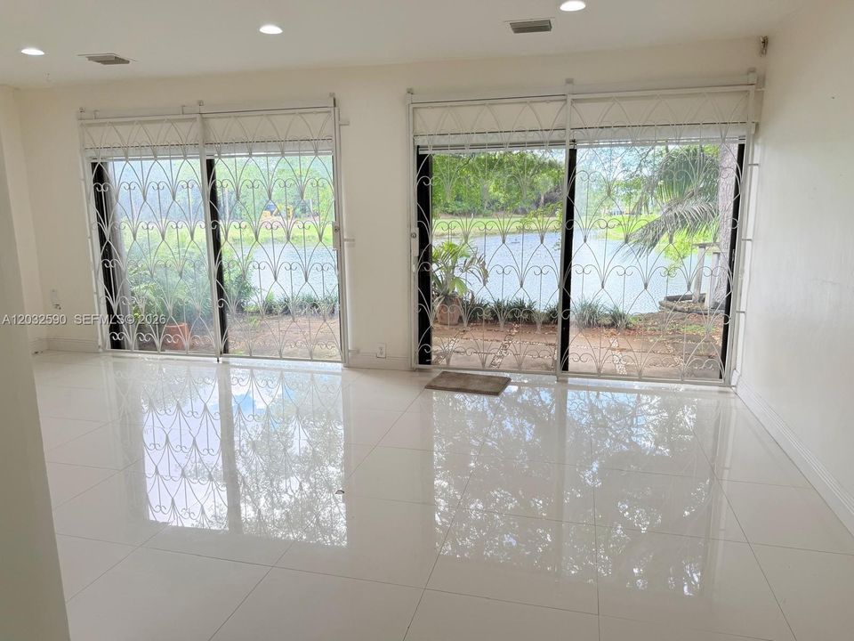 For Sale: $630,000 (3 beds, 3 baths, 1810 Square Feet)
