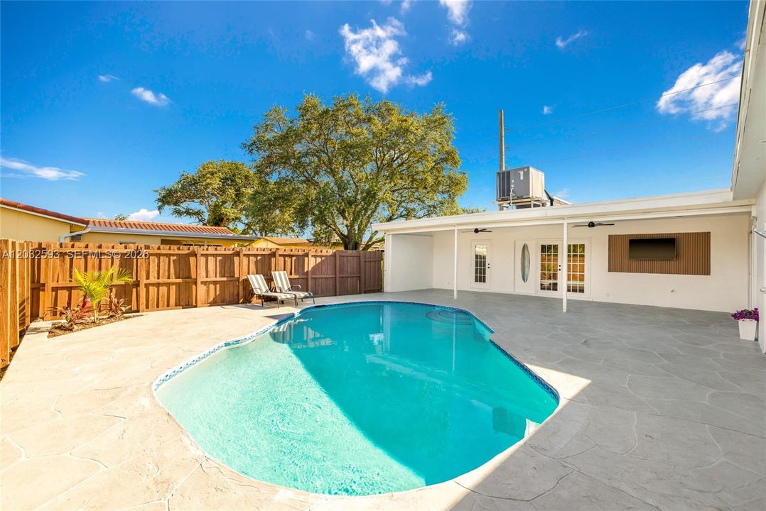 For Sale: $785,000 (4 beds, 2 baths, 1696 Square Feet)