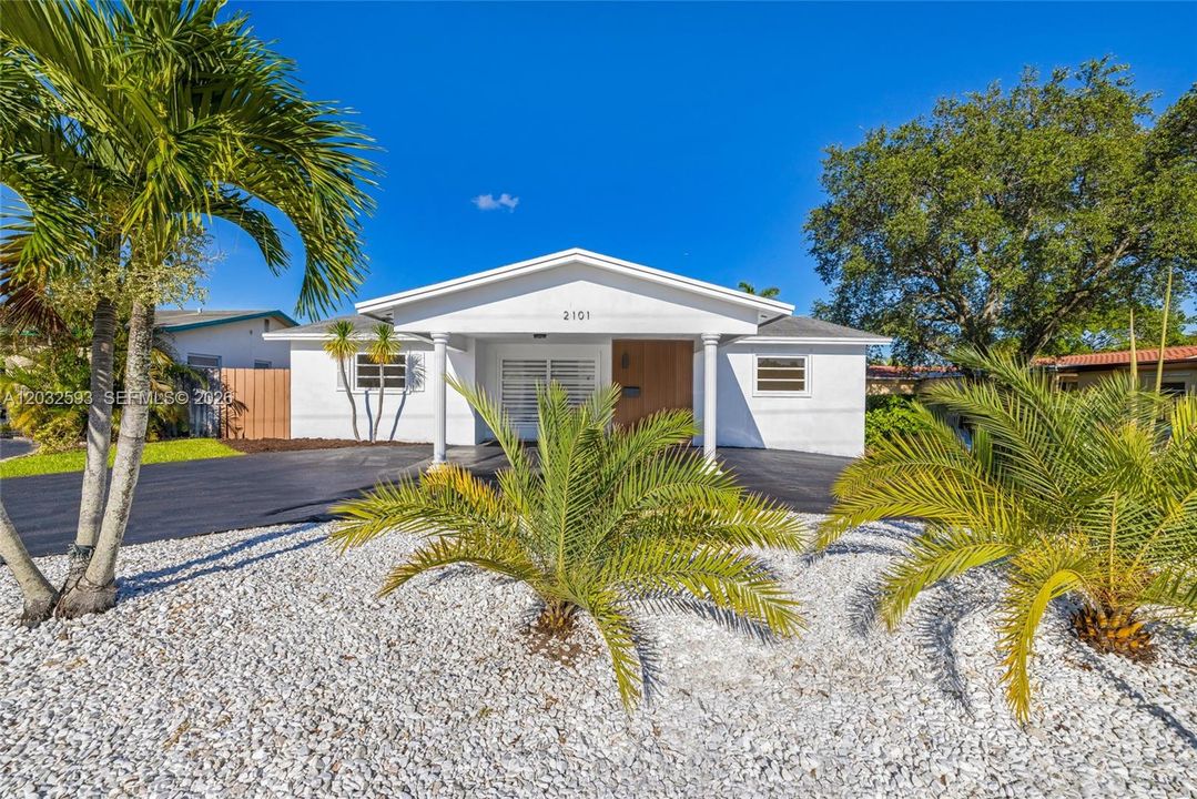 For Sale: $785,000 (4 beds, 2 baths, 1696 Square Feet)