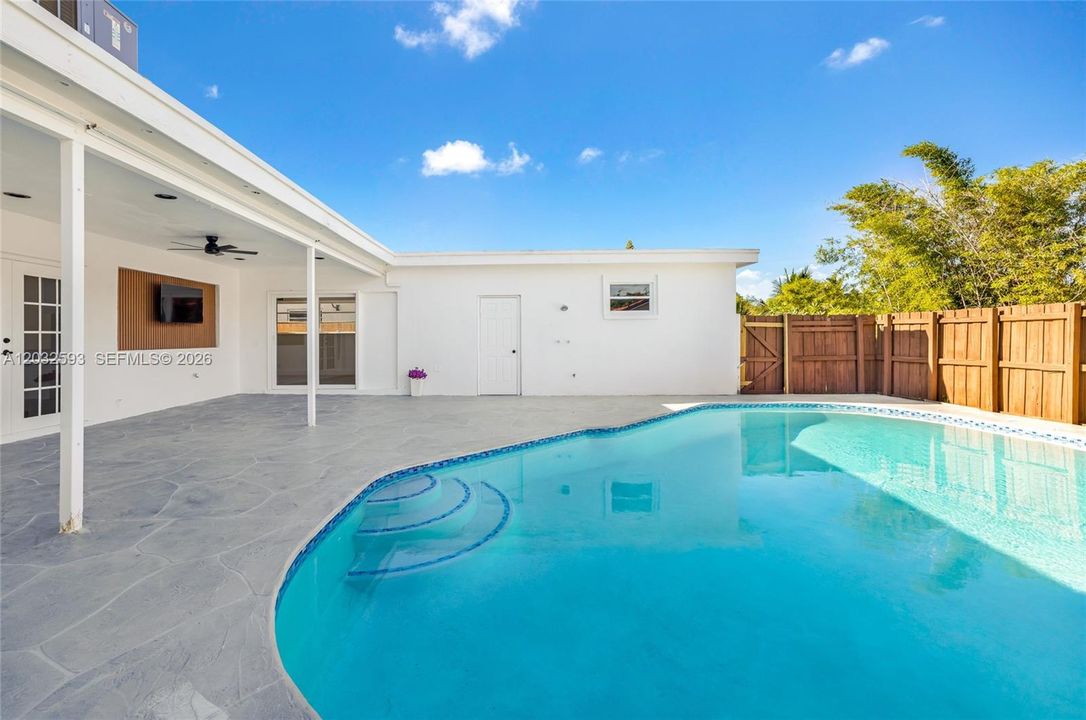 For Sale: $785,000 (4 beds, 2 baths, 1696 Square Feet)