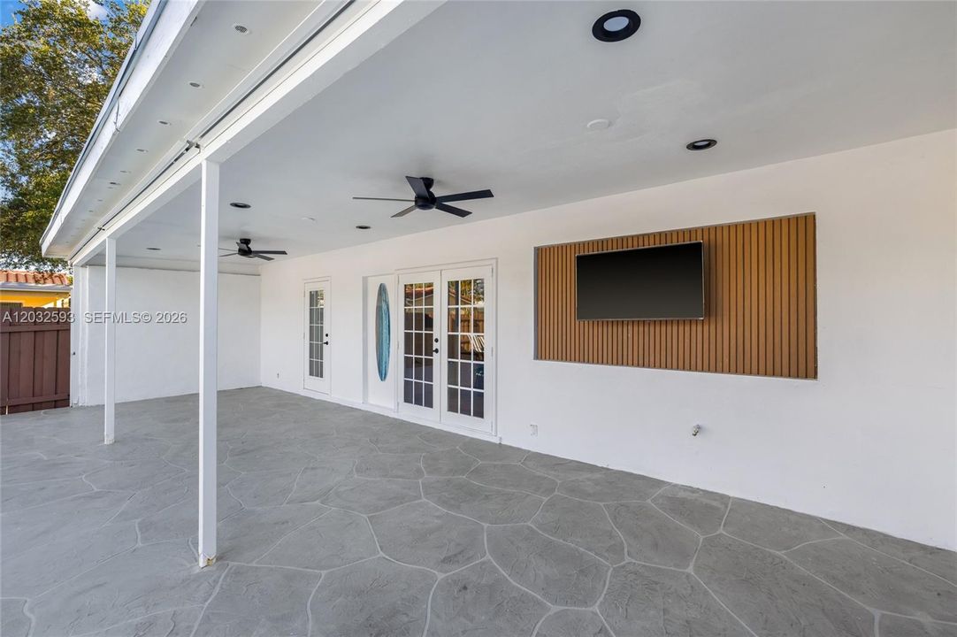 For Sale: $785,000 (4 beds, 2 baths, 1696 Square Feet)