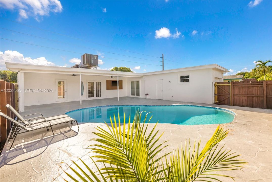For Sale: $785,000 (4 beds, 2 baths, 1696 Square Feet)