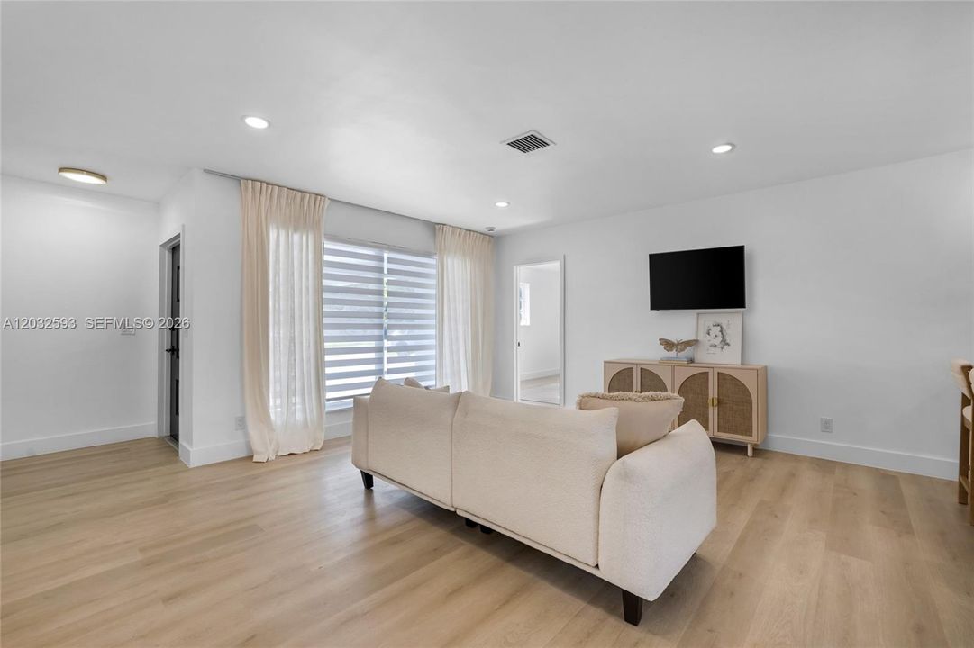 For Sale: $785,000 (4 beds, 2 baths, 1696 Square Feet)