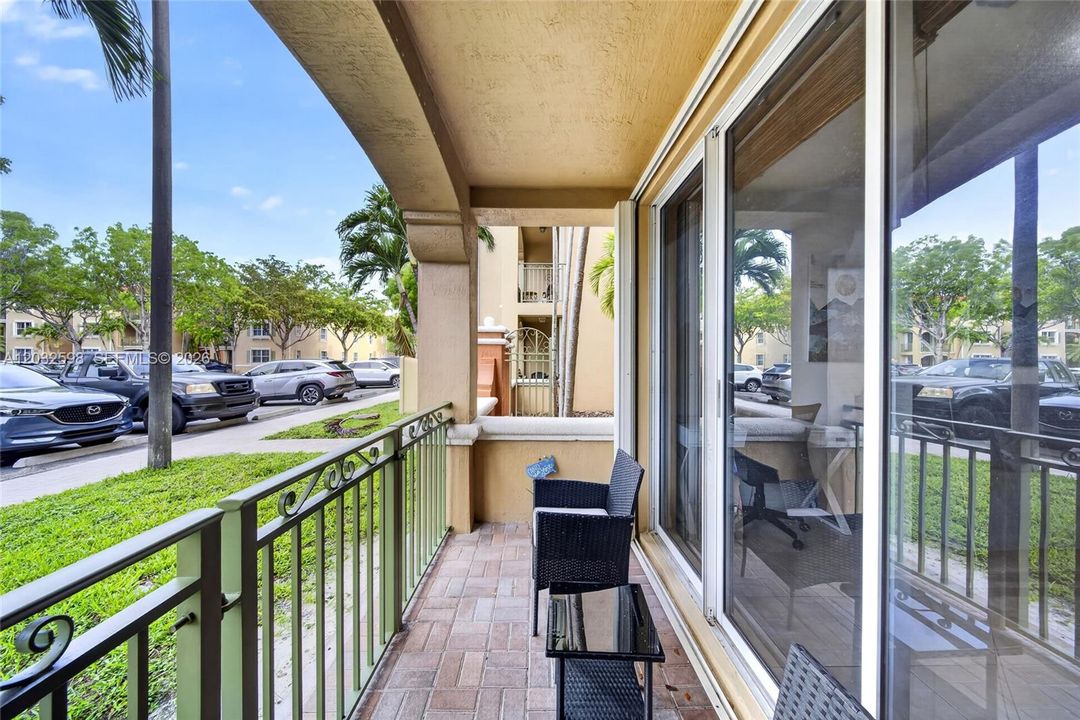 Active With Contract: $2,600 (2 beds, 2 baths, 1115 Square Feet)