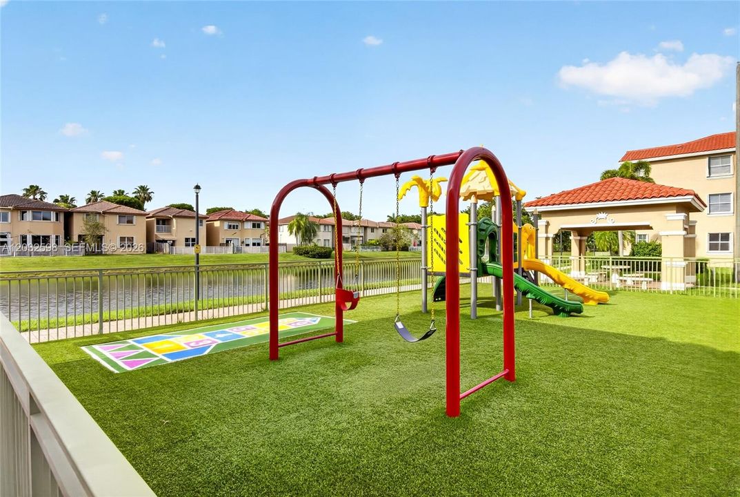 Active With Contract: $2,600 (2 beds, 2 baths, 1115 Square Feet)