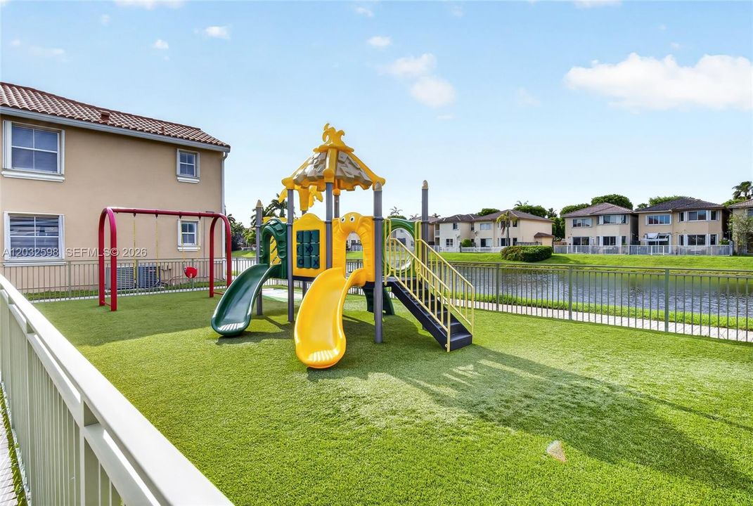 Active With Contract: $2,600 (2 beds, 2 baths, 1115 Square Feet)
