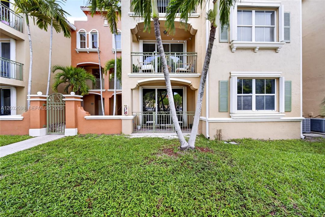 Active With Contract: $2,600 (2 beds, 2 baths, 1115 Square Feet)