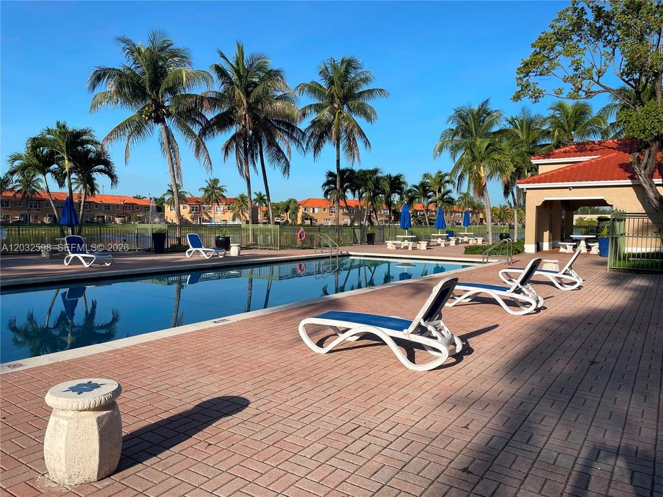 Active With Contract: $2,600 (2 beds, 2 baths, 1115 Square Feet)