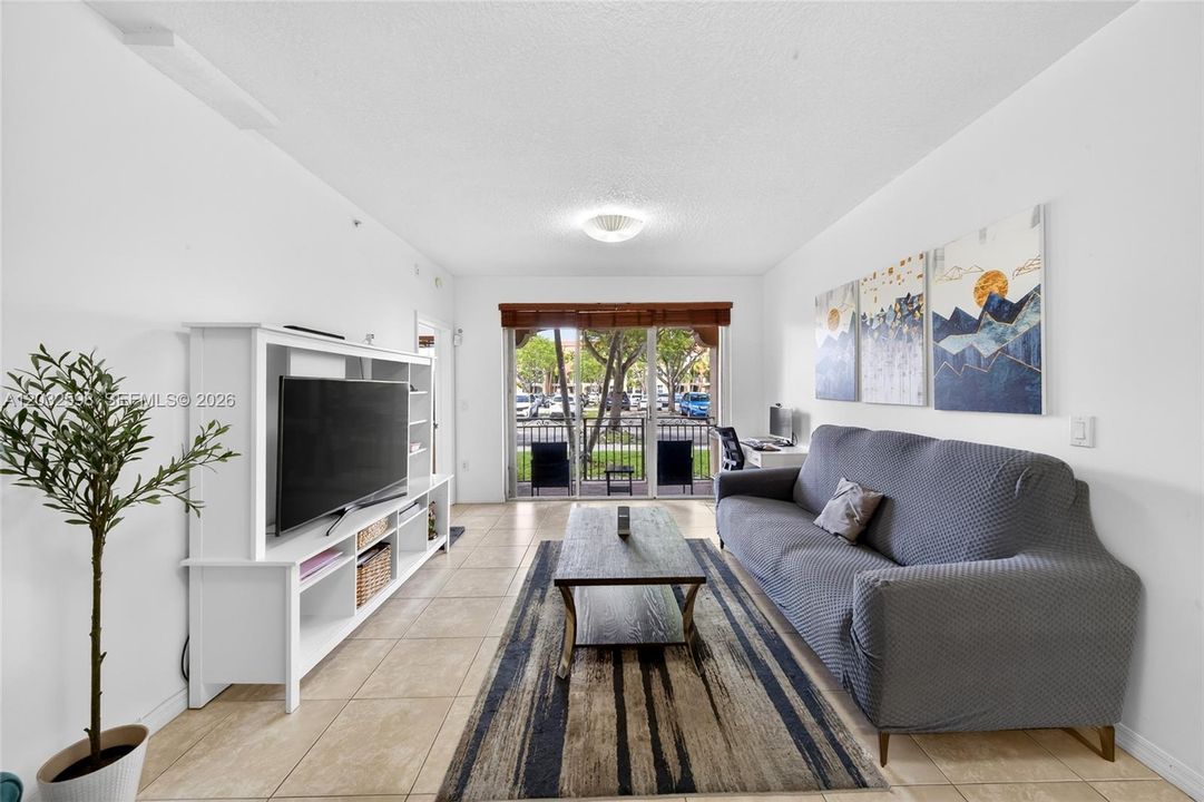 Active With Contract: $2,600 (2 beds, 2 baths, 1115 Square Feet)