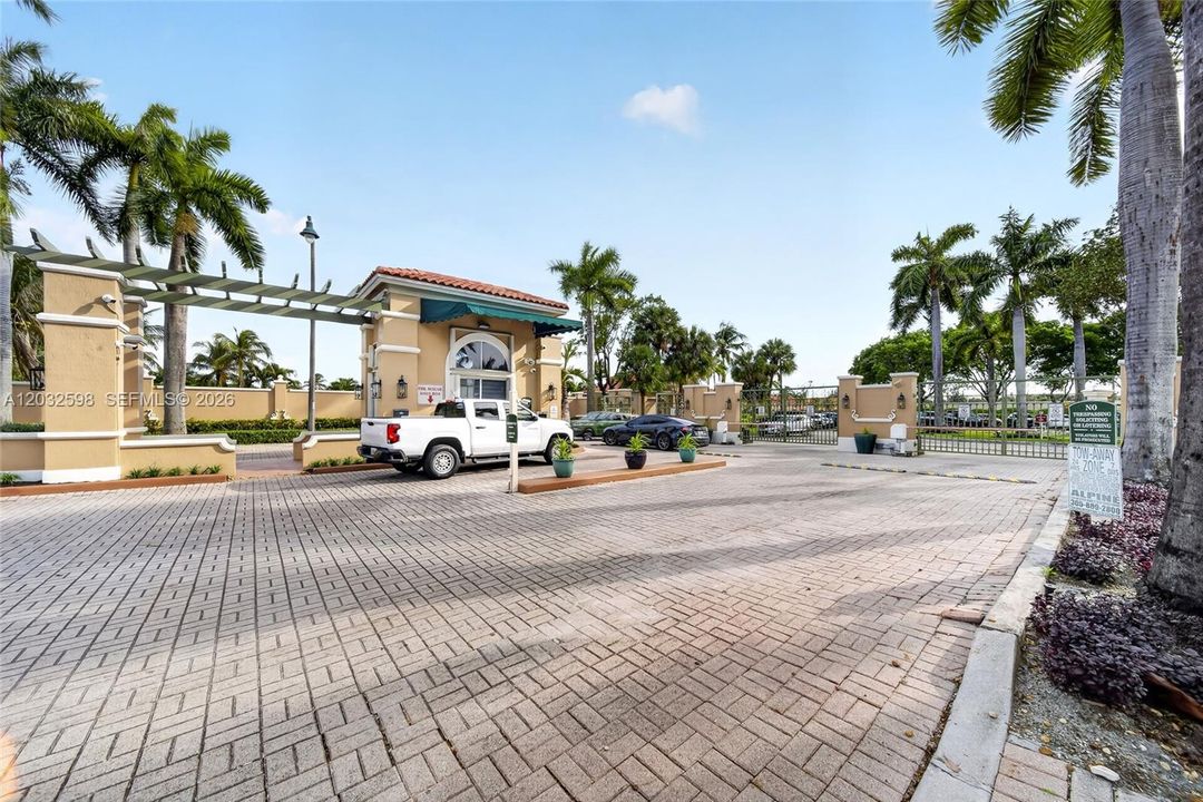 Active With Contract: $2,600 (2 beds, 2 baths, 1115 Square Feet)