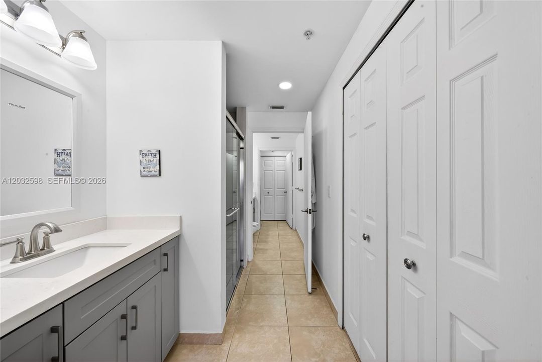 Active With Contract: $2,600 (2 beds, 2 baths, 1115 Square Feet)