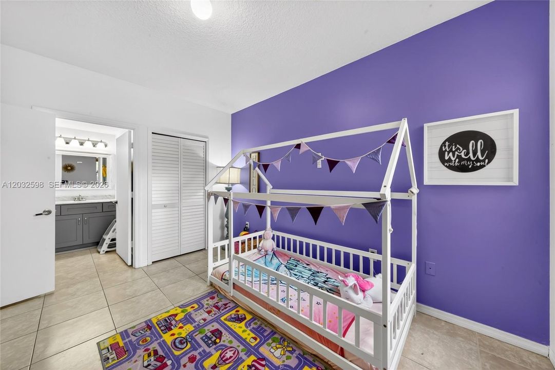 Active With Contract: $2,600 (2 beds, 2 baths, 1115 Square Feet)
