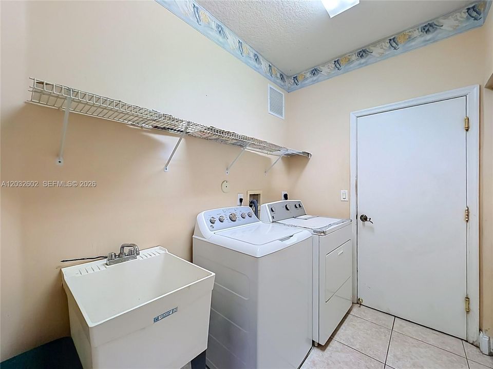 Active With Contract: $829,500 (4 beds, 2 baths, 2702 Square Feet)