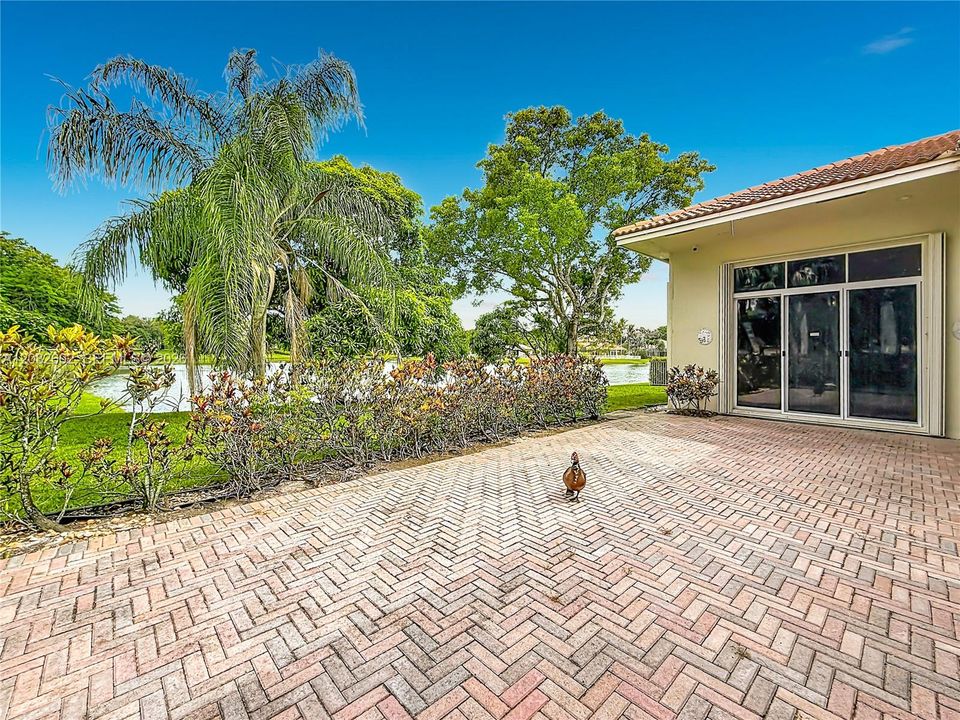 Active With Contract: $829,500 (4 beds, 2 baths, 2702 Square Feet)
