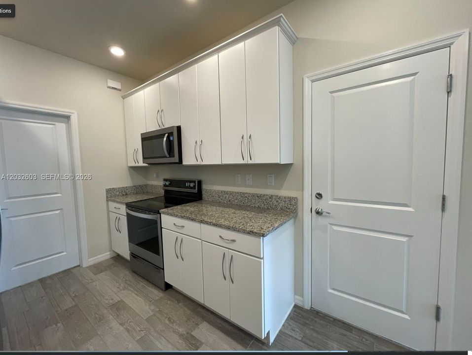 For Rent: $3,500 (3 beds, 2 baths, 1421 Square Feet)